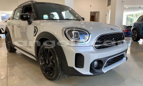 Buy Used Mini Cooper S clubman White Car in Luanda in Luanda Province Buy Used Mini Cooper S clubman White Car in Luanda in Luanda Province
