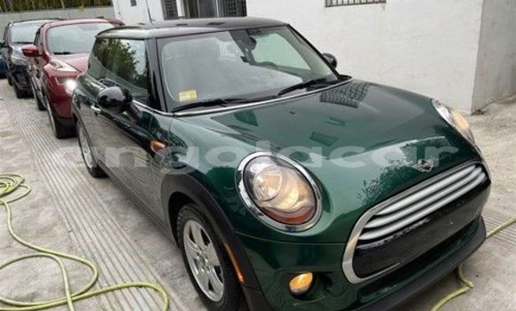 Comprar Usado MINI Cooper Verde Carro em Luanda em Luanda Province