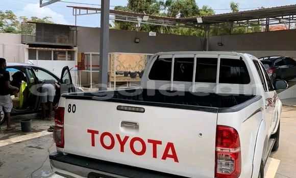 Buy Used Toyota Hilux White Car in Luanda in Luanda Province Buy Used Toyota Hilux White Car in Luanda in Luanda Province