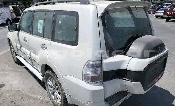 Buy Used Mitsubishi Pajero White Car in Luanda in Luanda Province Buy Used Mitsubishi Pajero White Car in Luanda in Luanda Province