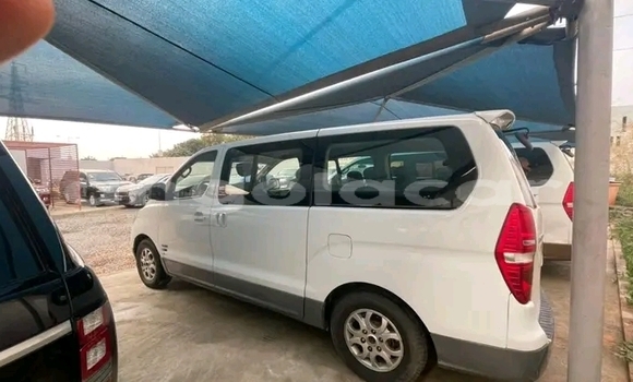 Buy Used Hyundai H1 White Car in Luanda in Luanda Province Buy Used Hyundai H1 White Car in Luanda in Luanda Province