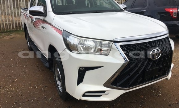 Buy Used Toyota Hilux White Car in Luanda in Luanda Province Buy Used Toyota Hilux White Car in Luanda in Luanda Province