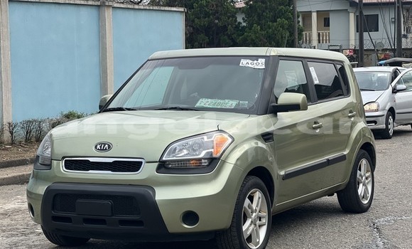 Comprar Usado Kia Soul Verde Carro em Luanda em Luanda Province