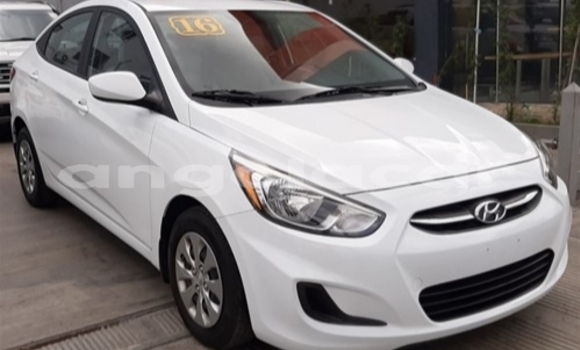 Comprar Usado Hyundai Accent Branco Carro em Luanda em Luanda Province