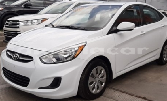 Acheter Occasion Voiture Hyundai Accent Blanc à Luanda, Province de Luanda Acheter Occasion Voiture Hyundai Accent Blanc à Luanda, Province de Luanda