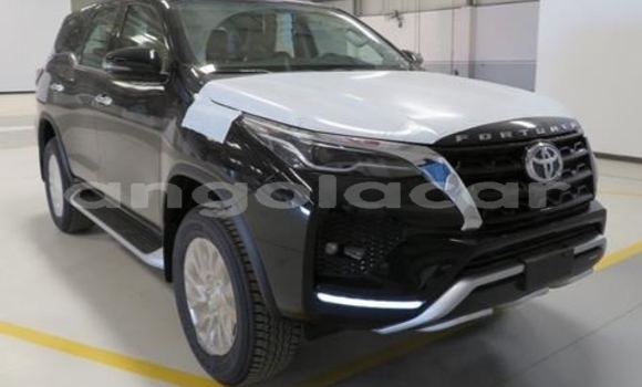 Comprar Usado Toyota Fortuner Preto Carro em Luanda em Luanda Province