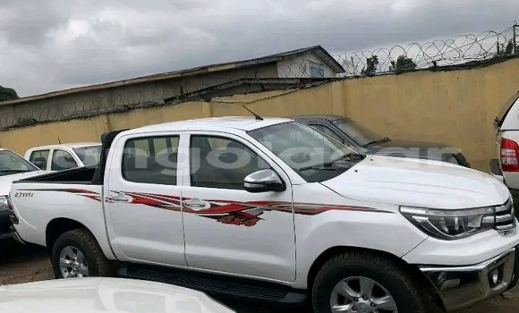 Acheter Occasion Voiture Toyota Hiluxe VIGO Blanc à Luanda, Province de Luanda Acheter Occasion Voiture Toyota Hiluxe VIGO Blanc à Luanda, Province de Luanda