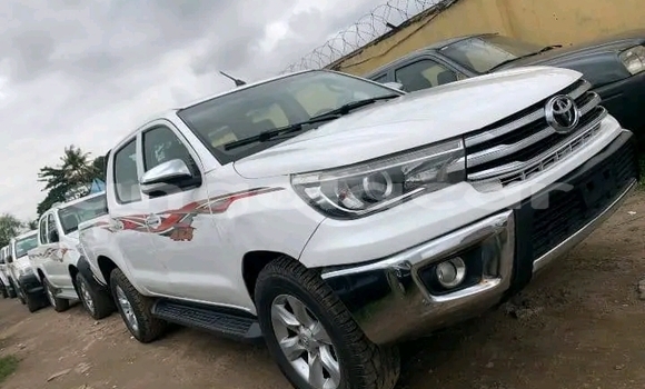 Acheter Occasion Voiture Toyota Hiluxe VIGO Blanc à Luanda, Province de Luanda Acheter Occasion Voiture Toyota Hiluxe VIGO Blanc à Luanda, Province de Luanda