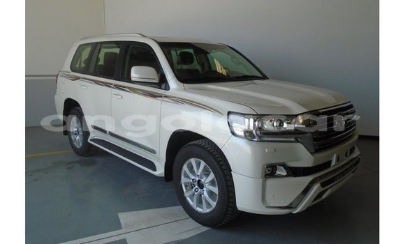 Acheter Import Voiture Toyota Land Cruiser Blanc à Import - Dubai, Province de Bengo Acheter Import Voiture Toyota Land Cruiser Blanc à Import - Dubai, Province de Bengo