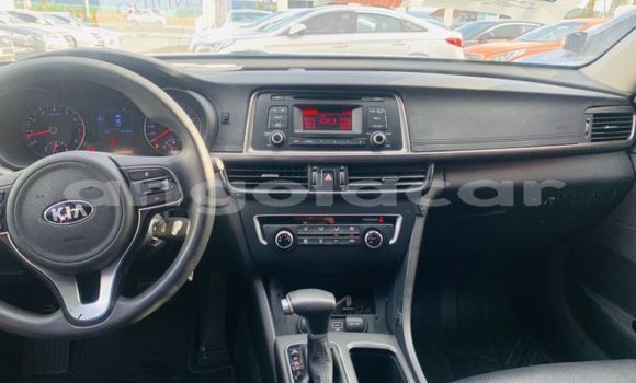 Buy Used Kia K5 White Car in Luanda in Luanda Province Buy Used Kia K5 White Car in Luanda in Luanda Province