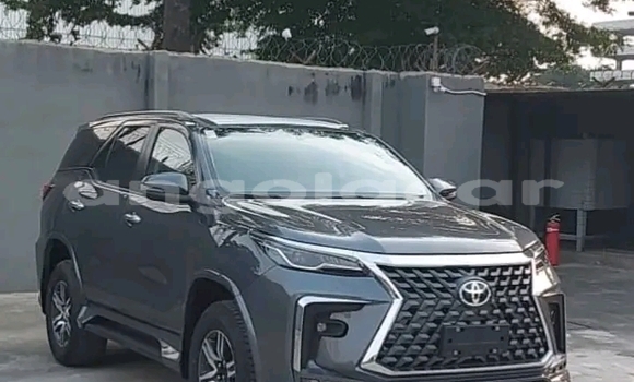 Buy Used Toyota Fortuner Black Car in Luanda in Luanda Province