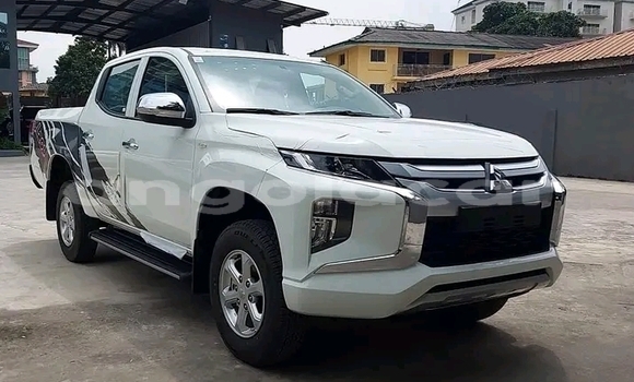 Comprar Usado Mitsubishi L200 Branco Carro em Luanda em Luanda Province Comprar Usado Mitsubishi L200 Branco Carro em Luanda em Luanda Province