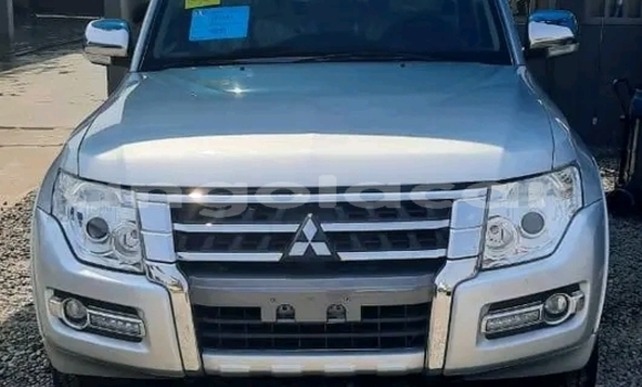Buy Used Mitsubishi Pajero Silver Car in Luanda in Luanda Province