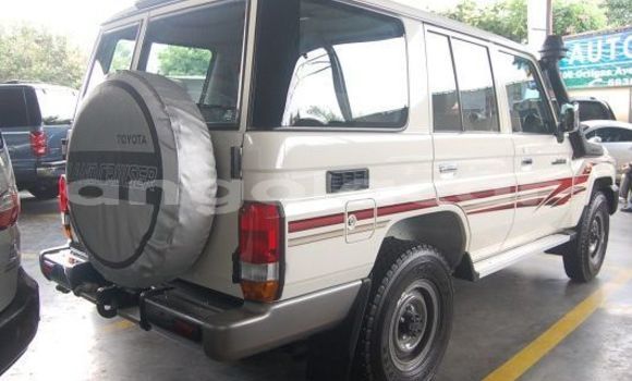 Comprar Usado Toyota Land Cruiser Branco Carro em Luanda em Luanda Province Comprar Usado Toyota Land Cruiser Branco Carro em Luanda em Luanda Province