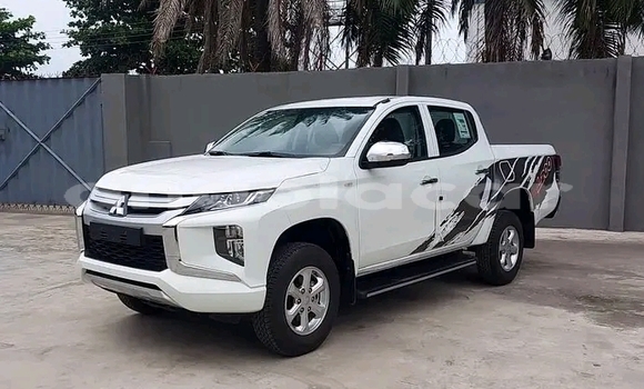Buy Used Mitsubishi L200 White Car in Luanda in Luanda Province