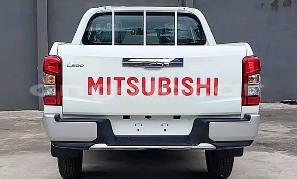Buy Used Mitsubishi L200 White Car in Luanda in Luanda Province Buy Used Mitsubishi L200 White Car in Luanda in Luanda Province