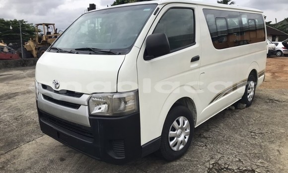 Comprar Usado Toyota Hiace Branco Carro em Luanda em Luanda Province