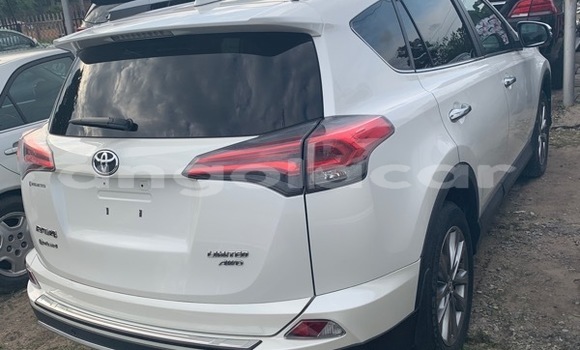 Acheter Occasion Voiture Toyota RAV4 Blanc à Luanda, Province de Luanda Acheter Occasion Voiture Toyota RAV4 Blanc à Luanda, Province de Luanda