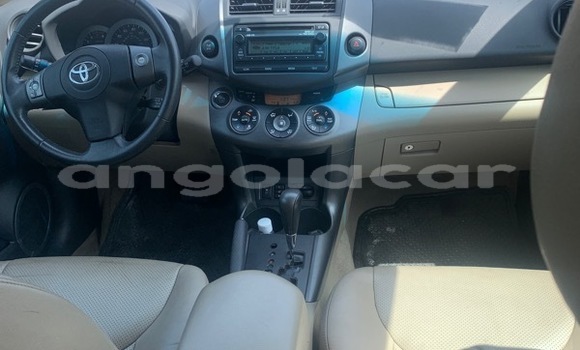 Comprar Usado Toyota RAV4 Vermelho Carro em Luanda em Luanda Province Comprar Usado Toyota RAV4 Vermelho Carro em Luanda em Luanda Province