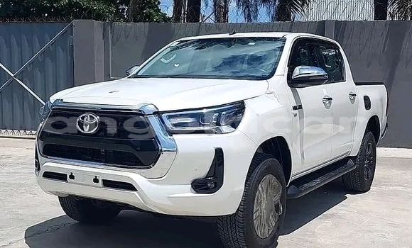 Buy Used Toyota Hilux White Car in Luanda in Luanda Province