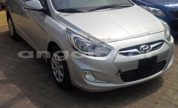 Comprar Usado Hyundai Accent Branco Carro em Luanda em Luanda Province