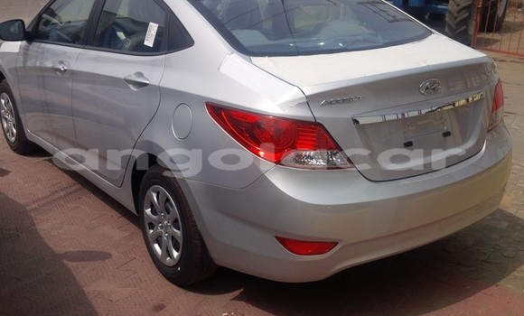 Acheter Occasion Voiture Hyundai Accent Blanc à Luanda, Province de Luanda Acheter Occasion Voiture Hyundai Accent Blanc à Luanda, Province de Luanda