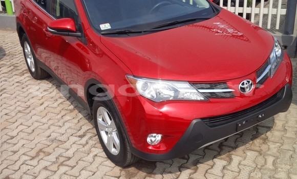 Comprar Usado Toyota RAV4 Vermelho Carro em Luanda em Luanda Province Comprar Usado Toyota RAV4 Vermelho Carro em Luanda em Luanda Province