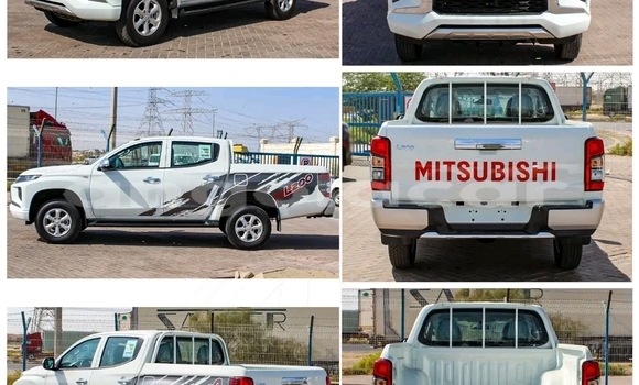 Buy Used Mitsubishi Carisma White Car in Luanda in Luanda Province