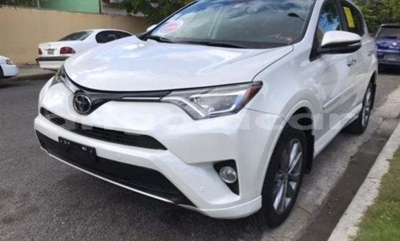 Acheter Occasion Voiture Toyota RAV4 Blanc à Luanda, Province de Luanda Acheter Occasion Voiture Toyota RAV4 Blanc à Luanda, Province de Luanda
