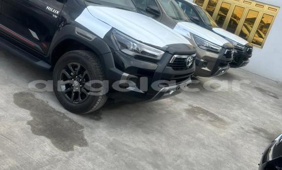 Comprar Usado Toyota Hilux Preto Carro em Luanda em Luanda Province