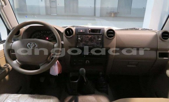 Buy Used Toyota Land Cruiser White Car in Luanda in Luanda Province Buy Used Toyota Land Cruiser White Car in Luanda in Luanda Province
