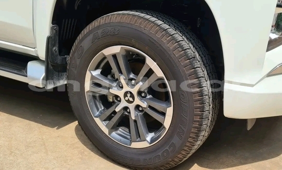 Buy Used Mitsubishi L200 Other Car in Luanda in Luanda Province Buy Used Mitsubishi L200 Other Car in Luanda in Luanda Province