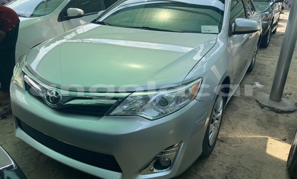 Comprar Usado Toyota Camry Prata Carro em Luanda em Luanda Province