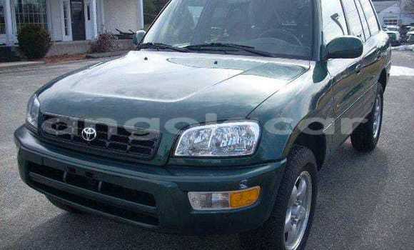 Acheter Occasion Voiture Toyota RAV4 Rouge à Luanda, Province de Luanda Acheter Occasion Voiture Toyota RAV4 Rouge à Luanda, Province de Luanda