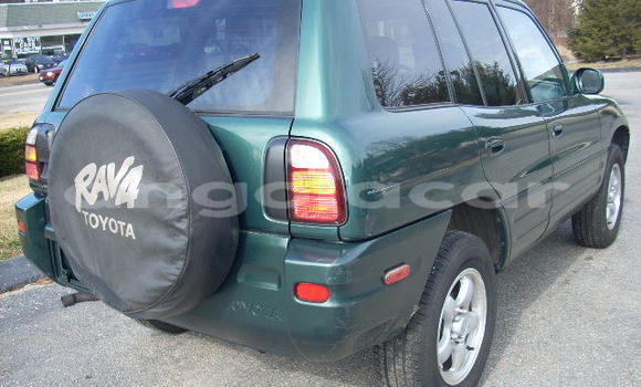 Comprar Usado Toyota RAV4 Vermelho Carro em Luanda em Luanda Province Comprar Usado Toyota RAV4 Vermelho Carro em Luanda em Luanda Province