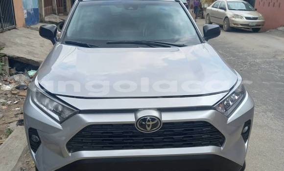 Comprar Usado Toyota RAV4 Prata Carro em Luanda em Luanda Province