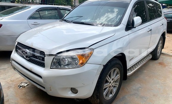 Acheter Occasion Voiture Toyota RAV4 Blanc à Luanda, Province de Luanda
