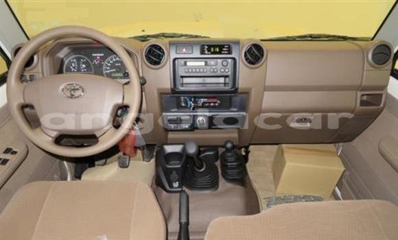 Acheter Occasion Voiture Toyota Pickup Blanc à Luanda, Province de Luanda Acheter Occasion Voiture Toyota Pickup Blanc à Luanda, Province de Luanda