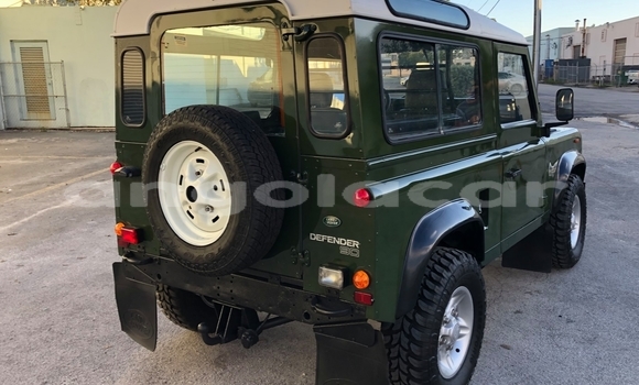 Buy Used Land Rover Defender Green Car in Luanda in Luanda Province Buy Used Land Rover Defender Green Car in Luanda in Luanda Province