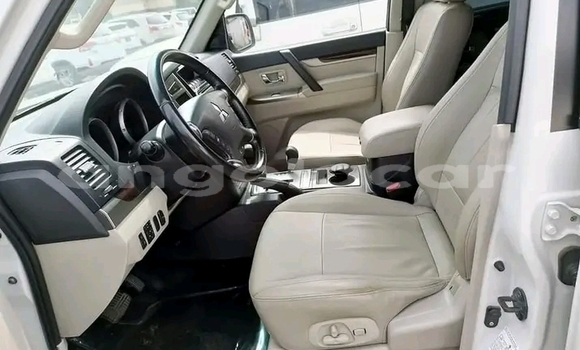 Buy Used Mitsubishi Pajero White Car in Luanda in Luanda Province Buy Used Mitsubishi Pajero White Car in Luanda in Luanda Province