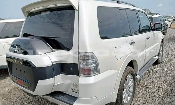 Buy Used Mitsubishi Pajero White Car in Luanda in Luanda Province Buy Used Mitsubishi Pajero White Car in Luanda in Luanda Province