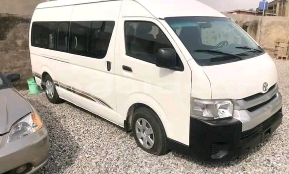 Buy Used Toyota Hiace White Car in Luanda in Luanda Province