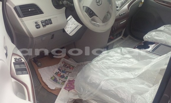 Comprar Usado Toyota Venza Prata Carro em Luanda em Luanda Province Comprar Usado Toyota Venza Prata Carro em Luanda em Luanda Province