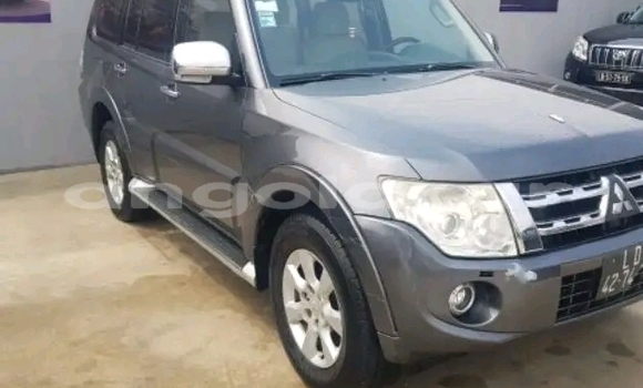 Buy Used Mitsubishi Pajero Silver Car in N'zeto in Zaire Buy Used Mitsubishi Pajero Silver Car in N'zeto in Zaire