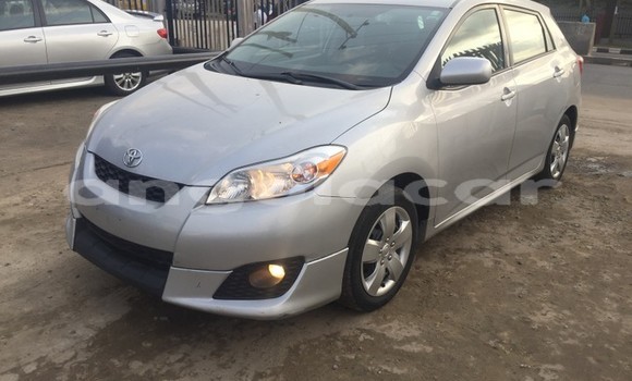 Buy Used Toyota Matrix Silver Car in Luanda in Luanda Province