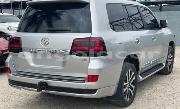 Buy Used Toyota Land Cruiser Prado Silver Car in Luanda in Luanda Province Buy Used Toyota Land Cruiser Prado Silver Car in Luanda in Luanda Province
