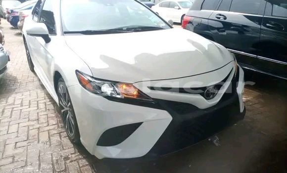 Buy Used Toyota Camry White Car in Luanda in Luanda Province Buy Used Toyota Camry White Car in Luanda in Luanda Province