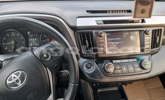 Comprar Usado Toyota RAV4 Vermelho Carro em Luanda em Luanda Province Comprar Usado Toyota RAV4 Vermelho Carro em Luanda em Luanda Province