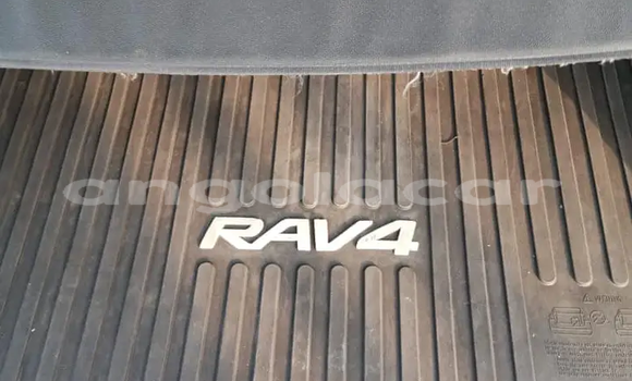 Comprar Usado Toyota RAV4 Vermelho Carro em Luanda em Luanda Province Comprar Usado Toyota RAV4 Vermelho Carro em Luanda em Luanda Province