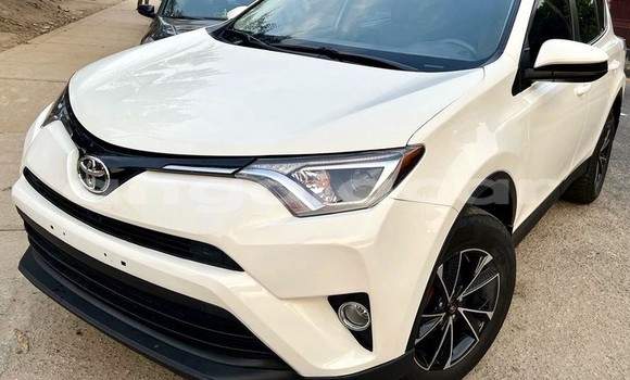 Comprar Usado Toyota RAV4 Branco Carro em Luanda em Luanda Province